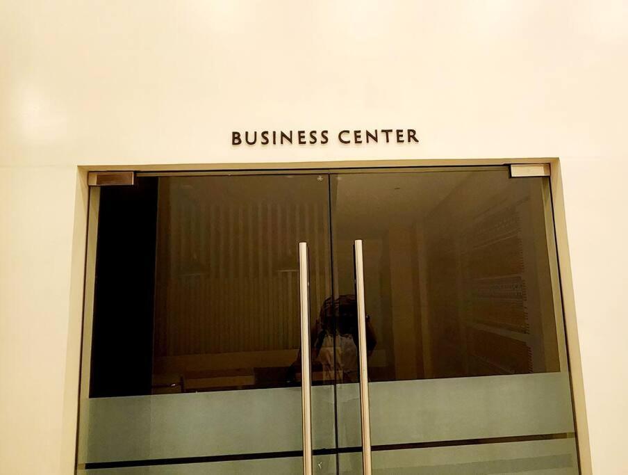 Casa Antonio At Uptown Parksuites Tower One Bgc Манила Екстериор снимка